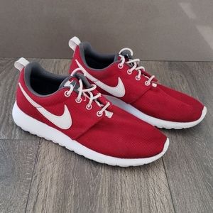 Red Nike Roshe